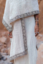 Load image into Gallery viewer, Kanindé Hoodie Scarf